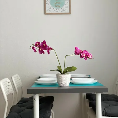 Апартаменты Neue Orchideen-apartments Im Haus Бад-Бергцаберн
